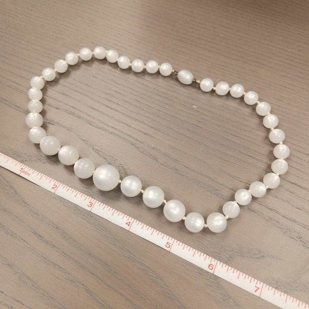 Pearlescent beaded necklace